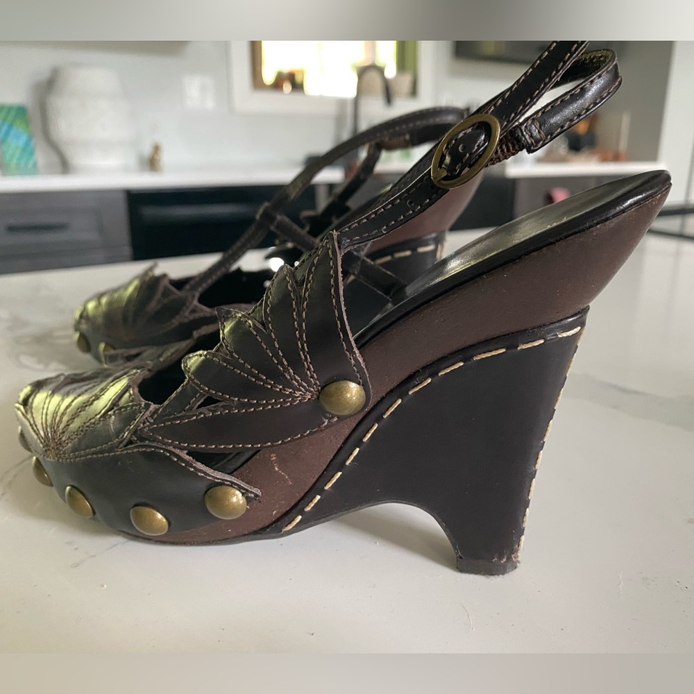 BCBGMaxAzria Brown leather wedge Heels with Stitch Detail 7.5 - Picture 6 of 8